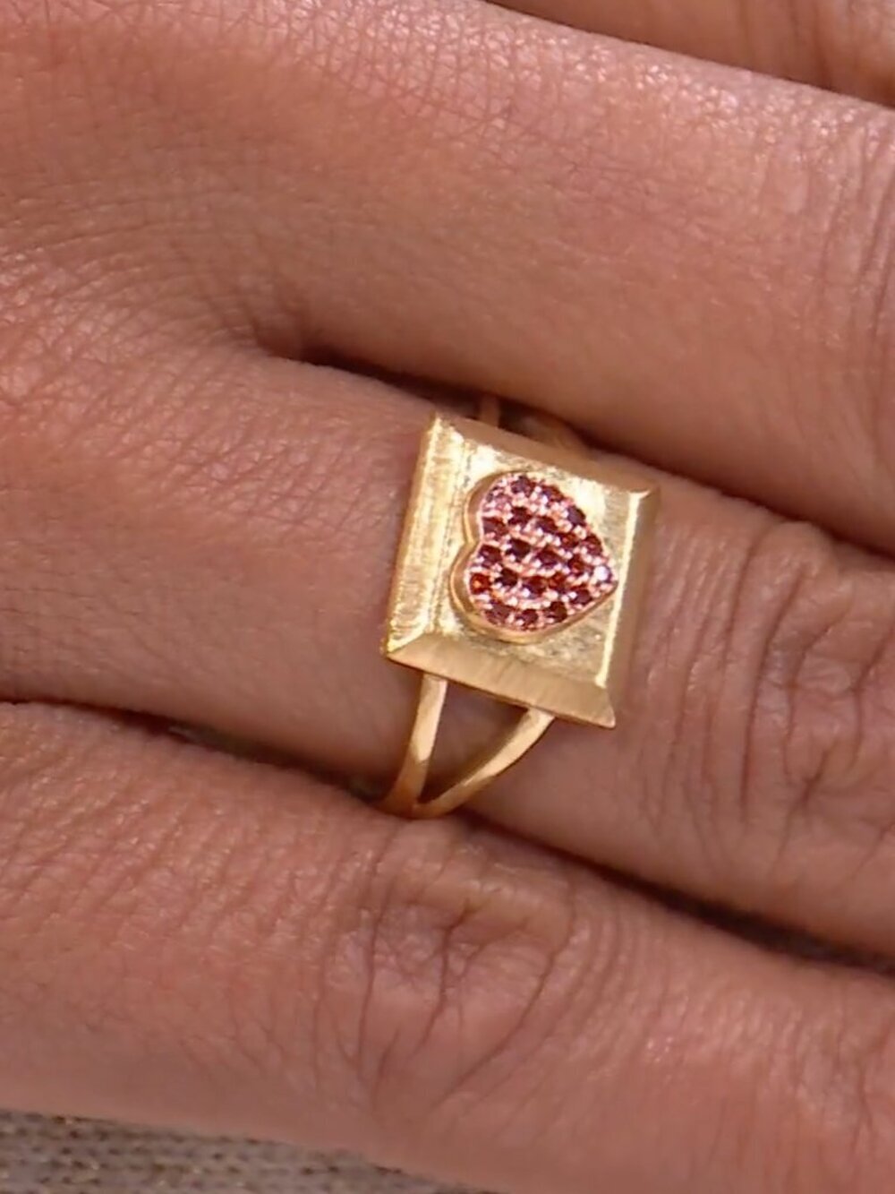 Rarities Carol Brodie Genuine .15 ctw Red Diamond Talisman Heart Ring 8 NWT - Picture 2 of 4